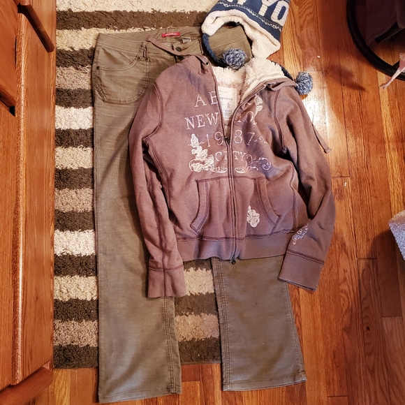 Cozy Outfit - Picture 1 of 15